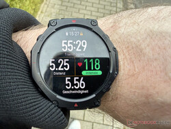 Yürüyüş antrenmanı sırasında T-Rex 3 Pro