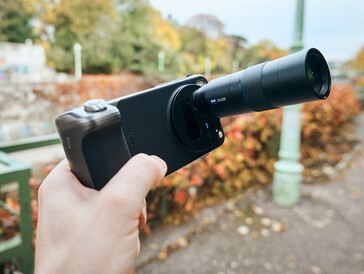 Takılı telekonvertörlü X300 Pro (görüntü kaynağı: Alex Wätzel)