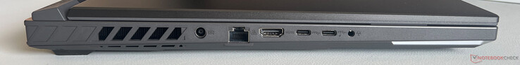 Sol: PSU, Gigabit-Ethernet, HDMI 2.1 FRL, USB-C 4.0 (40 GBit/s, DisplayPort 2.1), USB-C 4.0 (40 GBit/s, DisplayPort 2.1, Power Delivery), 3,5 mm ses jakı)