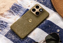 Motorola Edge 2026, kumaş yüzeyli göz alıcı bir arka yüzeye sahiptir.