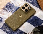 Motorola Edge 2026, kumaş yüzeyli göz alıcı bir arka yüzeye sahiptir.