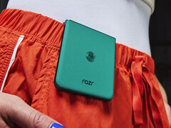 Razr 70, tıpkı geçen yılki model gibi 188 g ağırlığında.