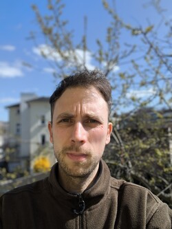 20 MP ön kamera ile selfie