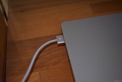 Durum LED'li MagSafe konektörü