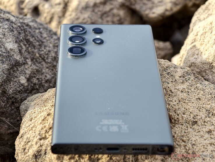 Biraz eski: Galaxy S23 Ultra, gerçek bir 10x telefotoya sahip son Samsung amiral gemisiydi.