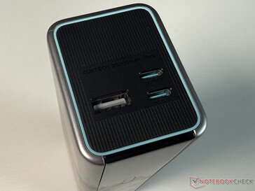 Üstte üç adet USB bağlantı noktası