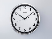 Gümüş renkli çerçeveye ve kontrast oluşturan siyah beyaz kadrana sahip Seiko KX701S retro kuvars duvar saati.