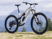 Canyon Spectral:ON CF 9 oldukça hafiftir ve güçlü çekiş gücü sunar