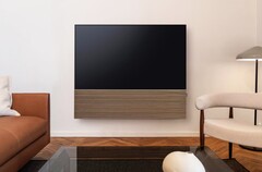 Samsung, S99H OLED Akıllı TV'yi, ahşap ön panele sahip şık bir ses çubuğuyla birlikte sunuyor.