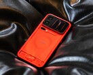 Global Xiaomi 18 Pro (Max), Avrupa'da şeffaf kırmızı sürümüyle satışa sunulmayacak, ancak bunun yerine farklı bir kırmızı tonu bekleyebilirsiniz.