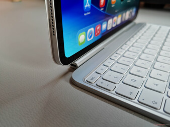 Magic Keyboard üzerindeki USB bağlantı noktası