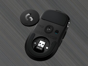 Logitech G Pro X3 Superstrike oyun faresinin alt kısmı gösterilmiştir