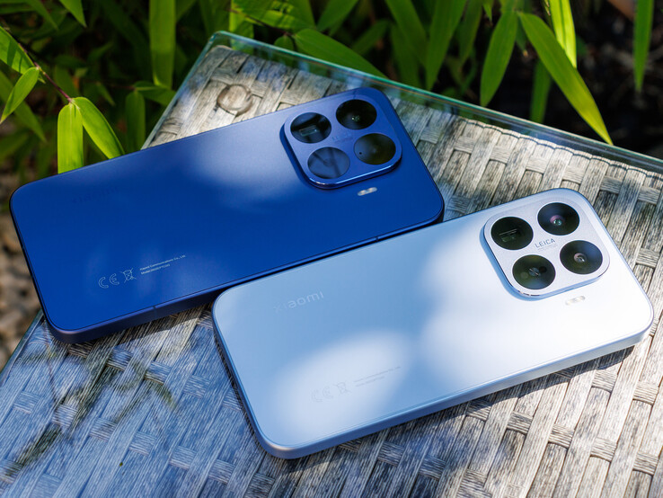 Xiaomi 17T Pro (yukarıda) ve Xiaomi 17T
