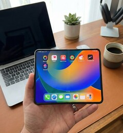 Sızıntılara dayanarak katlanabilir iPhone'a dayalı olarak oluşturulmuş render.