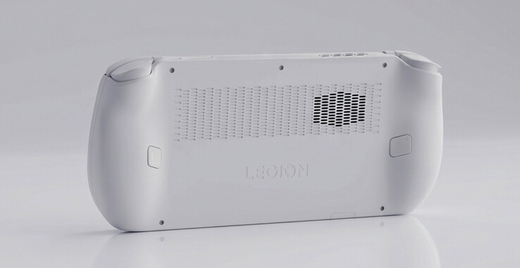 Legion C700'ün boyutları 293 x 117 x 15 mm'dir.