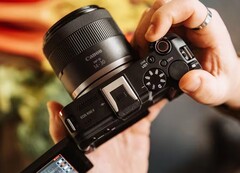 Canon EOS R6 V'nin resimde görülen EOS R50 V'ye benzediği söyleniyor.