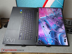 Gigabyte Gaming A16 Pro GA6DH dizüstü bilgisayarın ekran açık ve klavye görünür şekilde önden görünümü