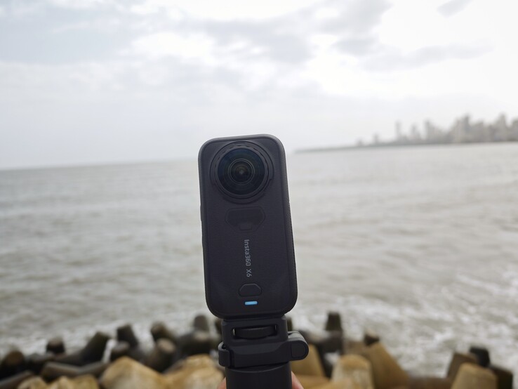 Insta360 X6, özel olarak tasarlanmış çift Sony 1/1,1 inç kare sensörlerle donatılmıştır