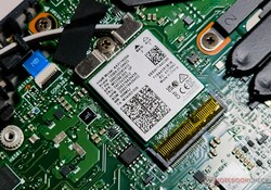 Wi-Fi antenleri çelik bir braket ile yerine sabitlenir
