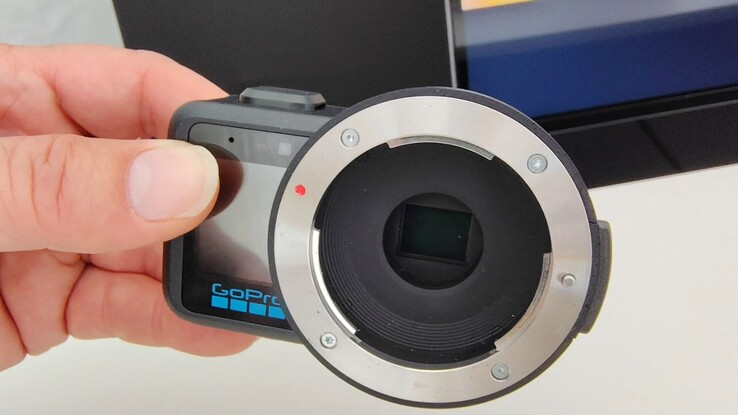 Bu kullanılmış ve hor kullanılmış GoPro Mission 1 Pro ILS örneği, tozlu ve açıkta kalan 1 inç sensörü göstermektedir.