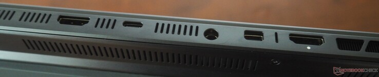 Arka: HDMI 2.1, USB-C 4 (DP 2.1, 140 W PD), güç, Mini-DisplayPort 2.1 (dGPU), HDMI 2.1 (dGPU)