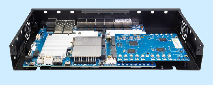 BPI-R4 Pro, alüminyum kasa ile de opsiyonel olarak satın alınabilir.