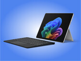 Surface Pro 12 'İş için' Siyah veya Platin renklerde satın alınabilir.