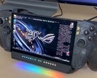 Asus ROG Ally X20 yarı saydam bir kabuğa sahiptir.