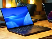 Apple Önümüzdeki on iki ay içinde iki nesil MacBook Pro'yu piyasaya sürmeyi planlıyor.