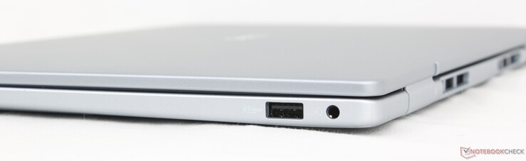 Sağ tarafta: USB-A 3.2 Gen. 1, 3,5 mm kulaklık
