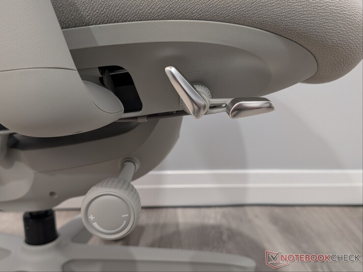 Yatırma, koltuk yükseklik ayarı ve sırtlık gerdirme düğmesi.