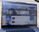 Lenovo Pro 9 16 Aura'nın ekstra parlak ekranı, diğer dizüstü bilgisayarlara kıyasla açık havada daha kullanışlıdır