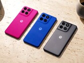 Moto G77 Power, pembe, mavi veya gri renkli bir arka panele sahiptir.