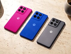 Moto G77 Power, pembe, mavi veya gri renkli bir arka panele sahiptir.