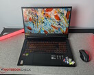 Tabanında SD kartlar bulunan Acer Nitro V 17