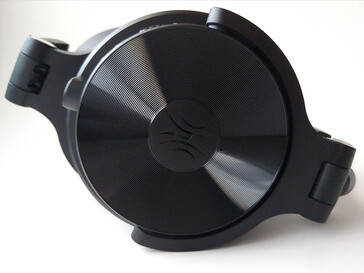 Logonun yanında mikrofon. (Resim kaynağı: Notebookcheck)