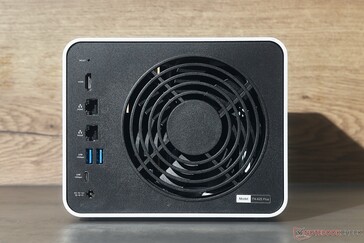 TerraMaster F4-425 Plus ve Pro modelleri birbirinin aynısıdır.