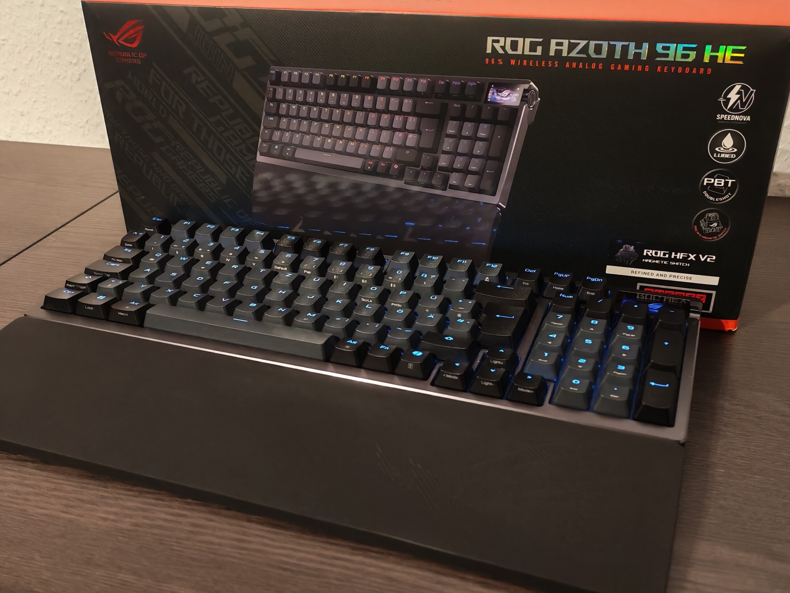 Asus ROG Azoth 96 HE'nin testi