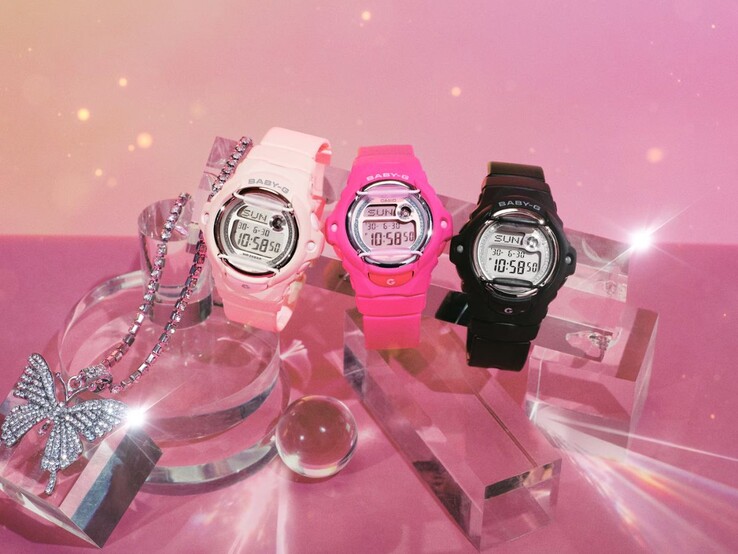 Soldan sağa: Casio BG-169KB-4, BG-169KB-4B1 ve BG-169KB-1 saatleri