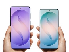 Galaxy S27 Plus ve Galaxy S27, burada resmedilen önceki modellerle aynı selfie kameralarına sahip olacak.