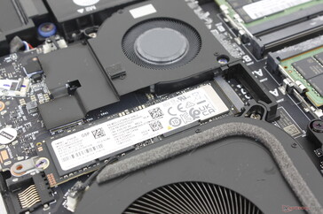 Birincil M.2 2280 PCIe5 x4 yuvası (ısı dağıtıcı çıkarılmış halde)