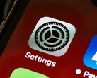 Ayarlar uygulaması simgesini gösteren bir iPhone ekranının yakın çekimi