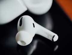 Yeni nesil Apple AirPods Pro iki kameraya sahip olacak.