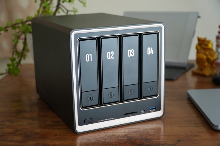 Ugreen NASync DXP4800 GT, 4 yuvalı bir NAS'tır