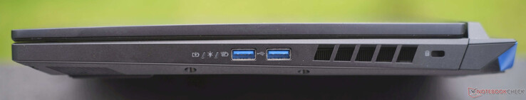 Sağ: Gösterge ışıkları, 2x USB-A 3.2, Kensington kilidi