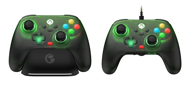 GameSir'in T7 Pro Retro Green modeli Xbox konsollarına kablosuz olarak bağlanabilirken, T7 Pro W Retro Green modeli kablolu bir oyun kumandasıdır.