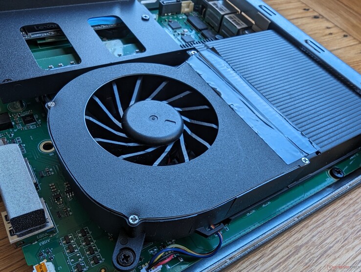 CPU için yalnızca tek bir fan ve soğutucu
