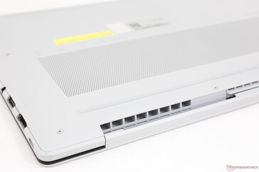 Şasinin arkası boyunca egzoz delikleri