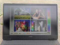 Açık havada parlak bulutlu havada renklerin solması