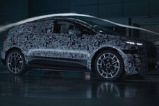 İlk taslakların ardından yeni Audi A2 e-tron, İsveç'in kuzeyinde buz ve kar üzerinde ve rüzgâr tünelinde yapılan test sürüşleri sırasında kamuflaj örtüsünden kurtuldu.